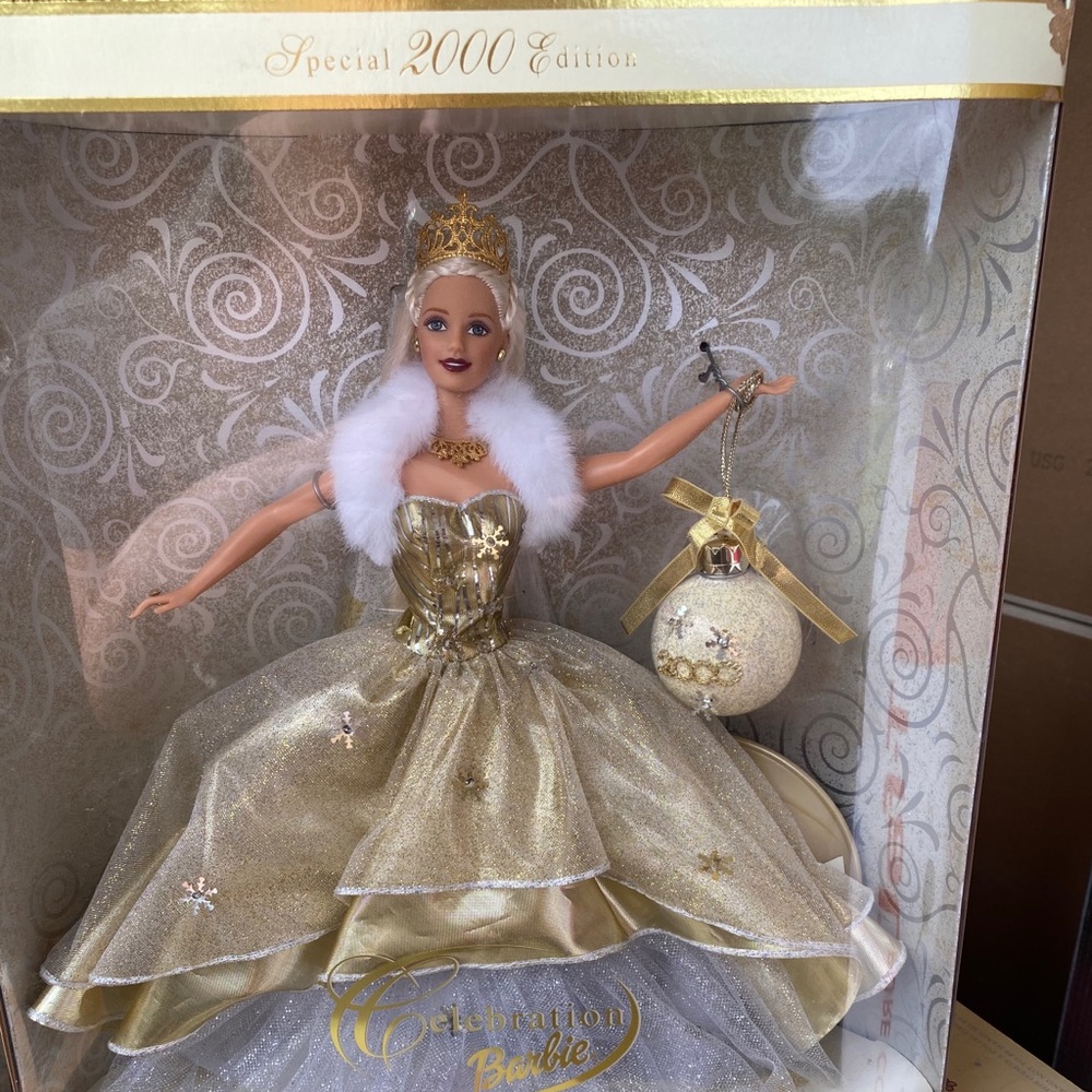 2000 millennium holiday Barbie